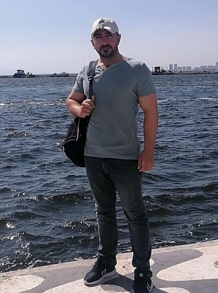  53059832  Selim, 40 ,    Tuzla