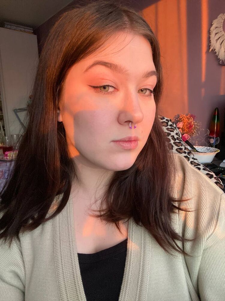  49852112  Anastasia, 21 ,    