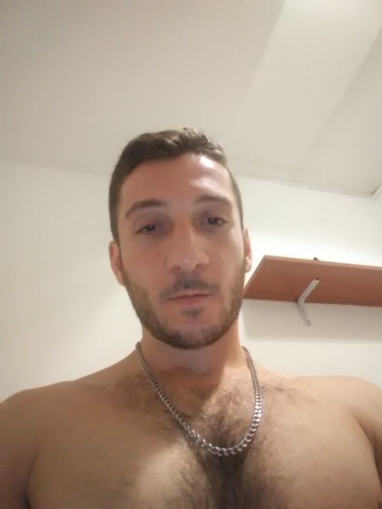  18298642  George, 34 ,    Barcelona