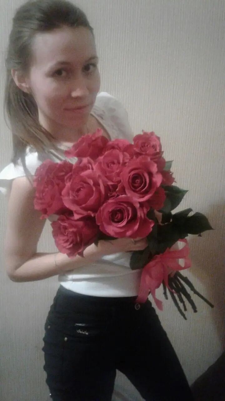  ,   Elena, 32 ,   