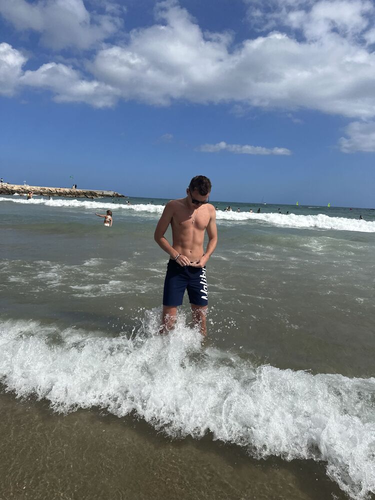  36857592  Valera, 21 ,    