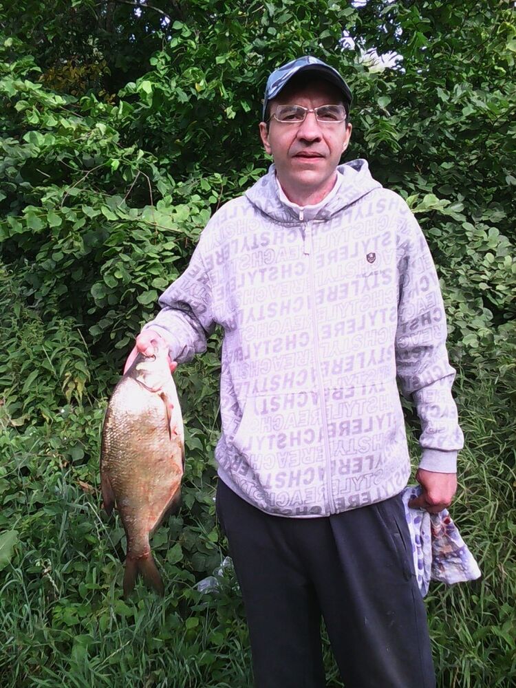  ,   Igor, 52 ,  