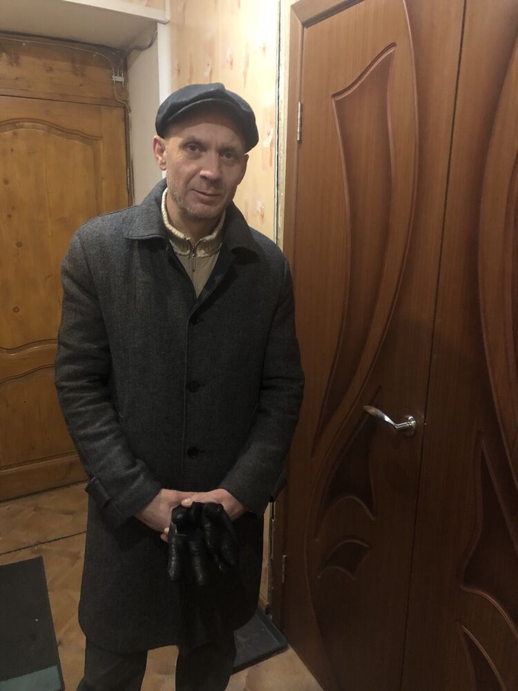 33106232  Oleg, 52 ,    