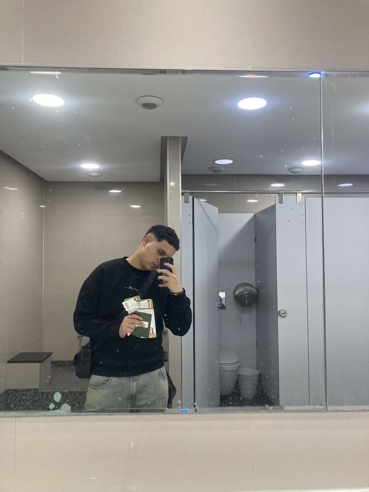  47692272  Omar, 19 ,    