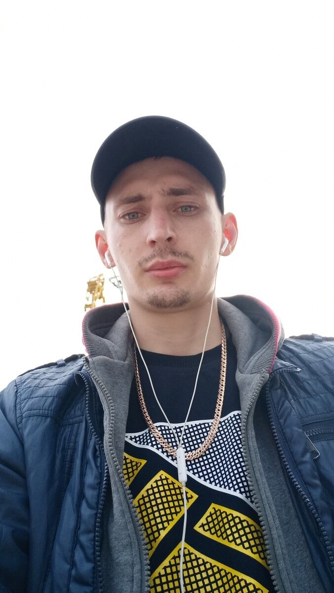  18030362  Nikolai, 31 ,    