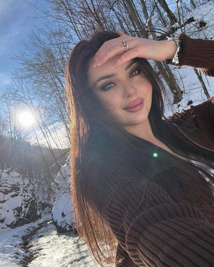  51994362  Karina, 22 ,    