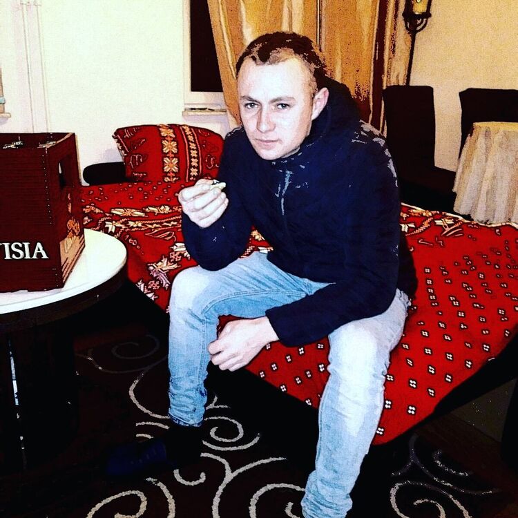  23328292  Andrii, 30 ,    -