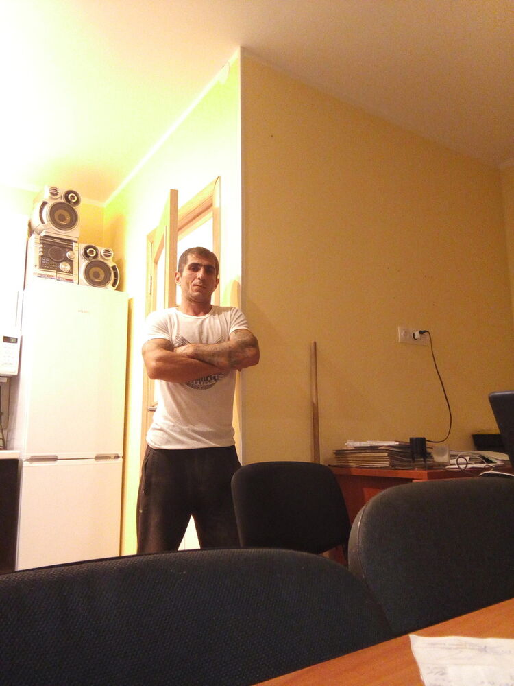 13633922  Anar, 42 ,    