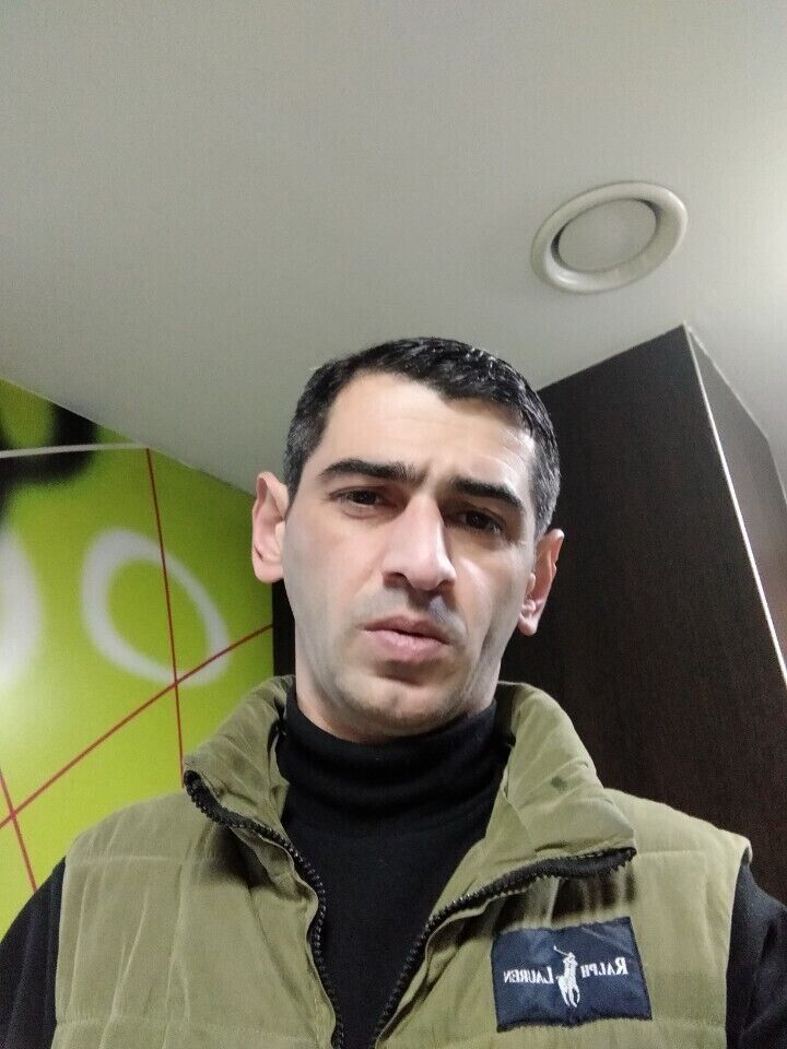  42434732  Giorgi, 39 ,    