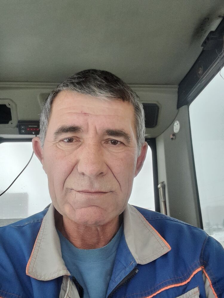  41121442  Igor, 60 ,    