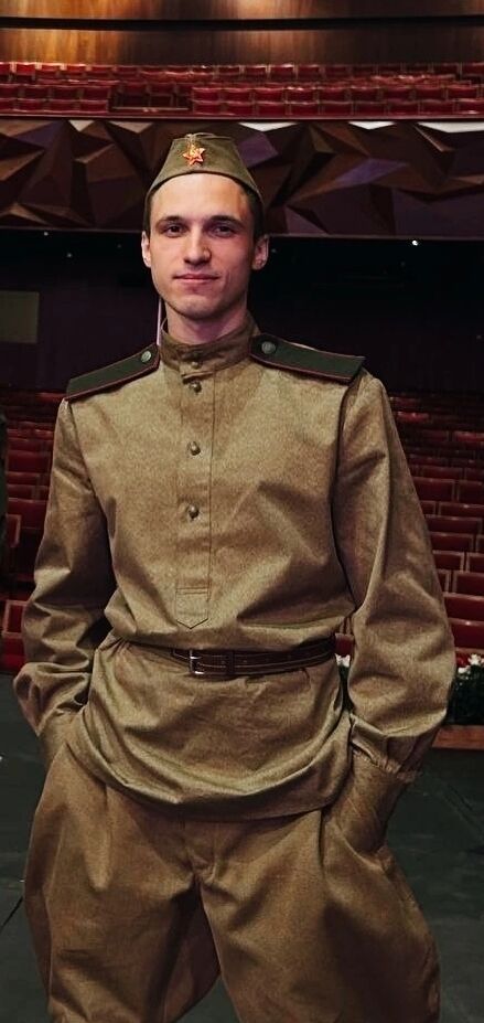  44447502  Roman, 24 ,    --