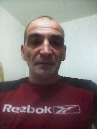  --,   Hovik, 52 ,  
