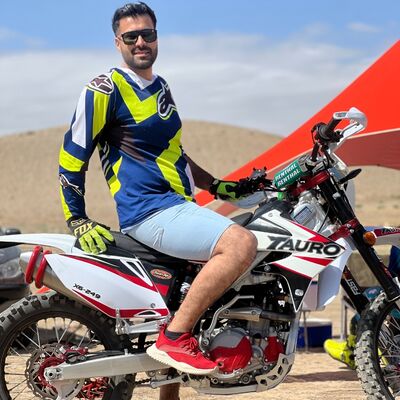  Suva,   Arash, 31 ,   ,   