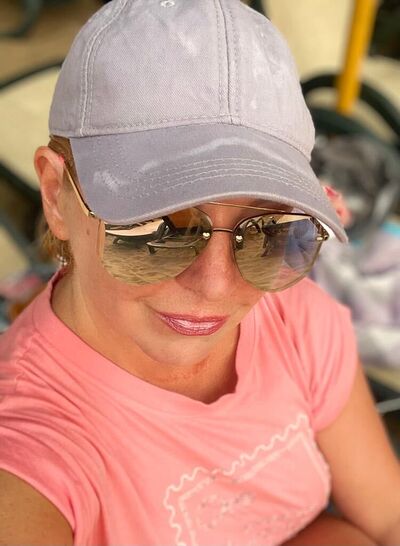  ,   Helena, 49 ,   ,   , c 