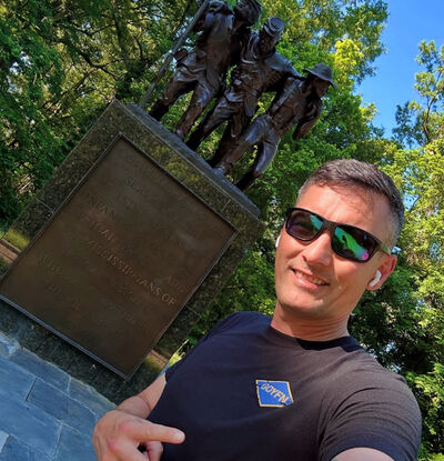  ,   Leonardo, 43 ,   c 