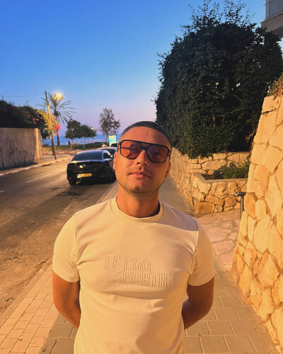  Holon,   , 28 ,   ,   , c 