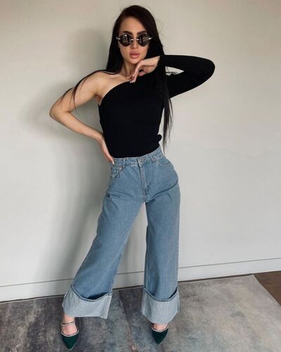  ,   Diana, 26 ,   ,   