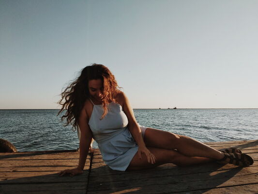  ,   Anya, 28 ,  