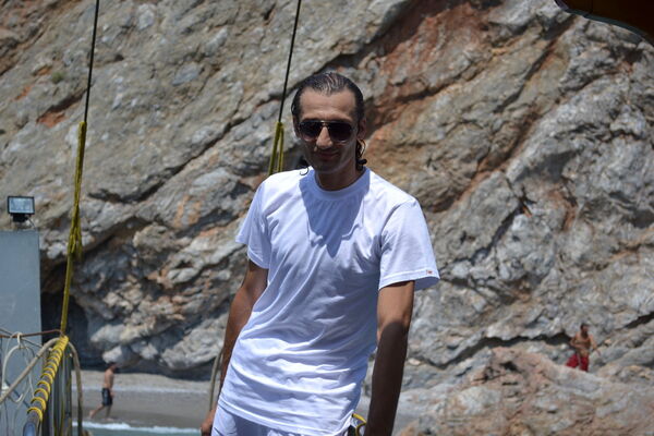  ,   Paata, 48 ,   