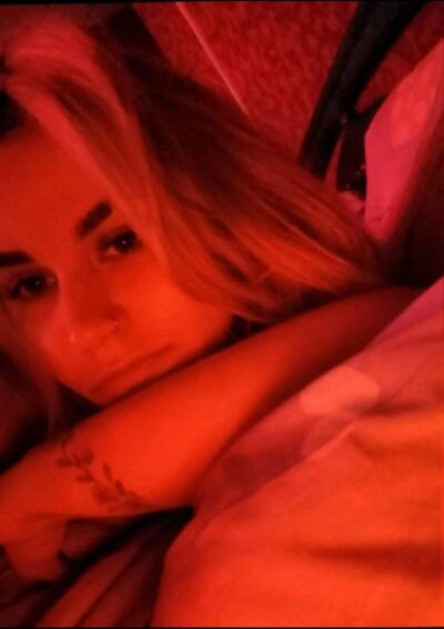   ,   Anya, 25 ,  