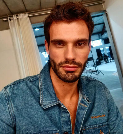  ,   Ali, 21 ,   ,   