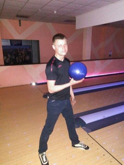  ,   Artem, 32 ,   