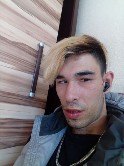 ,   Viktors, 26 ,   ,   , c , 