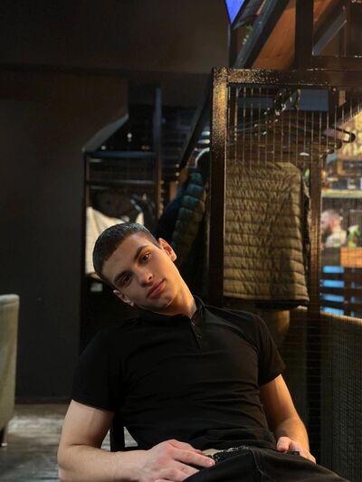  ,   Artyom, 27 ,  