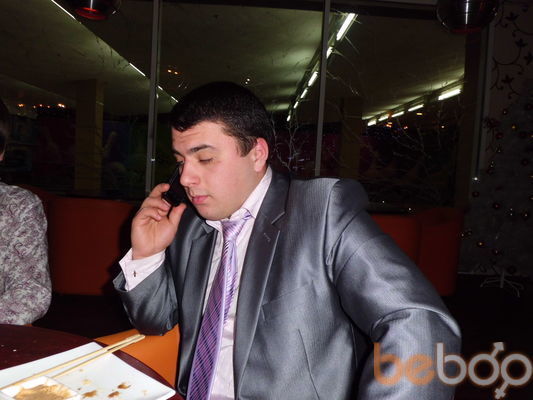  ,   Viktor, 33 ,   