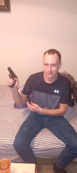  ,   Viktor, 33 ,   ,   , c , 