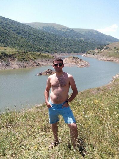  ,   Levon, 49 ,   ,   