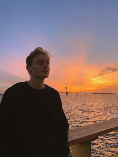  ,   Anton, 23 ,   ,   