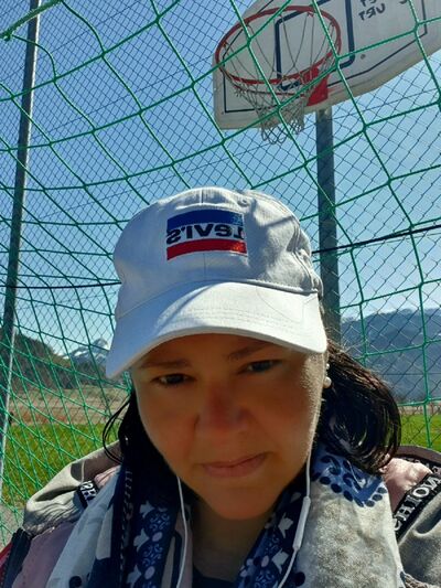  ,   Olia, 49 ,  