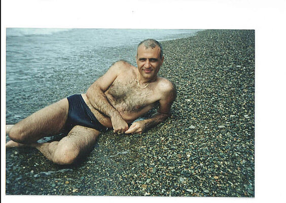  ,   Zak, 44 ,   