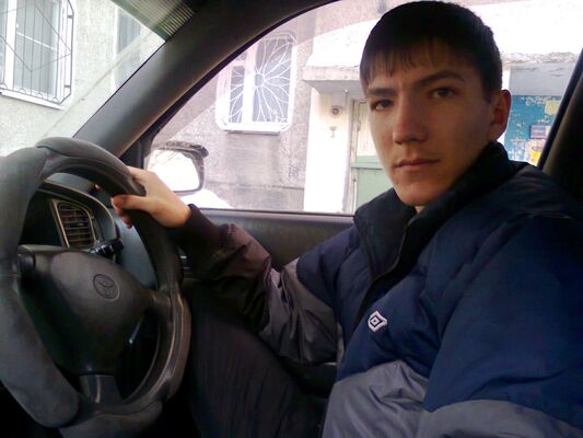  ,   Artem, 31 ,   