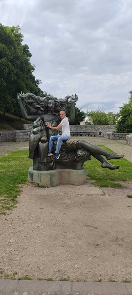  ,   Slava, 42 ,   ,   