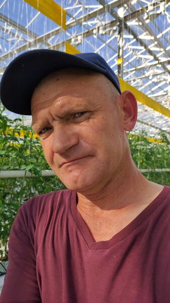  ,   Viktor, 48 ,   ,   