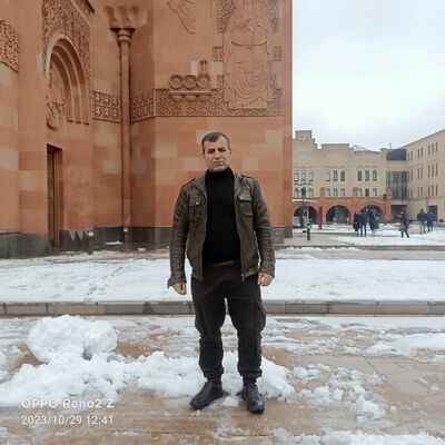  ,   Artur, 41 ,   ,   