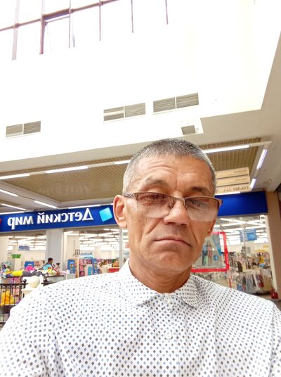  ,   Albert, 52 ,   ,   