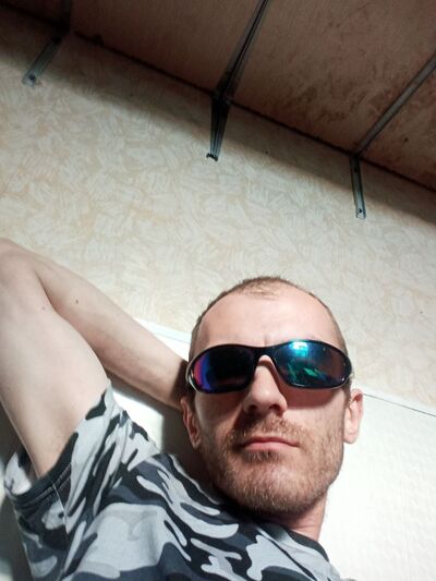  ,   Valdis, 37 ,   ,   
