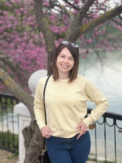  ,   Julia, 34 ,   c 