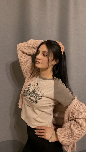  ,   Viktoria, 20 ,   