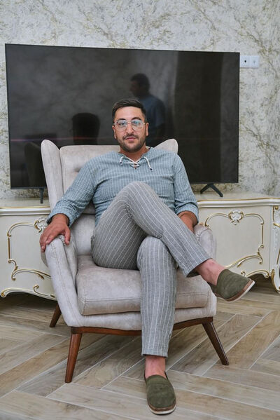  ,   Arman, 28 ,   ,   