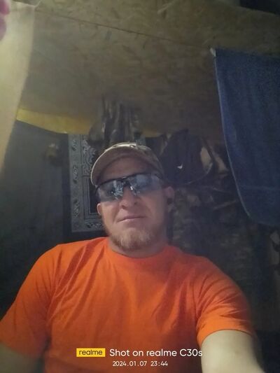  ,   Nik, 47 ,   ,   