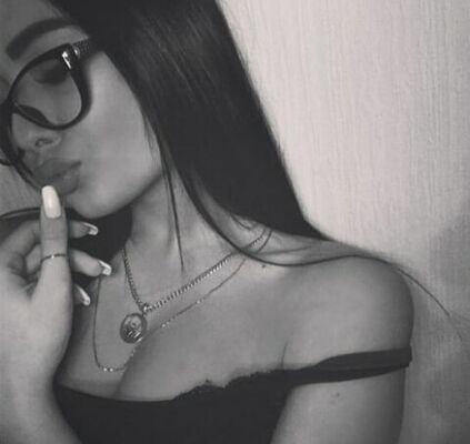  ,   Viki, 27 ,   ,   