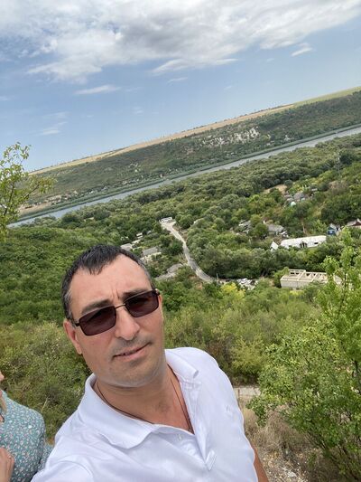  ,   Maxim, 42 ,   c 