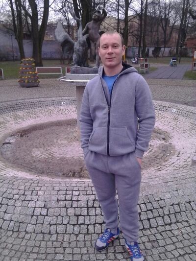  ,   Valentin, 33 ,  