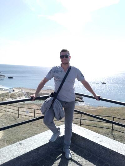  ,   AXL, 37 ,   ,   , c 