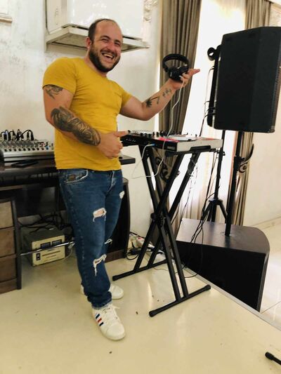  ,   DJ , 32 ,   ,   