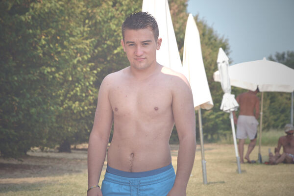  ,   Alex Siliux, 29 ,   ,   , c 